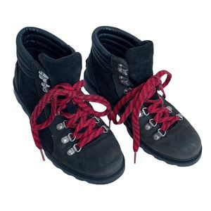 SOREL Ainsley Conquest Boot in Black Full Grain Leather Suede with Red Laces